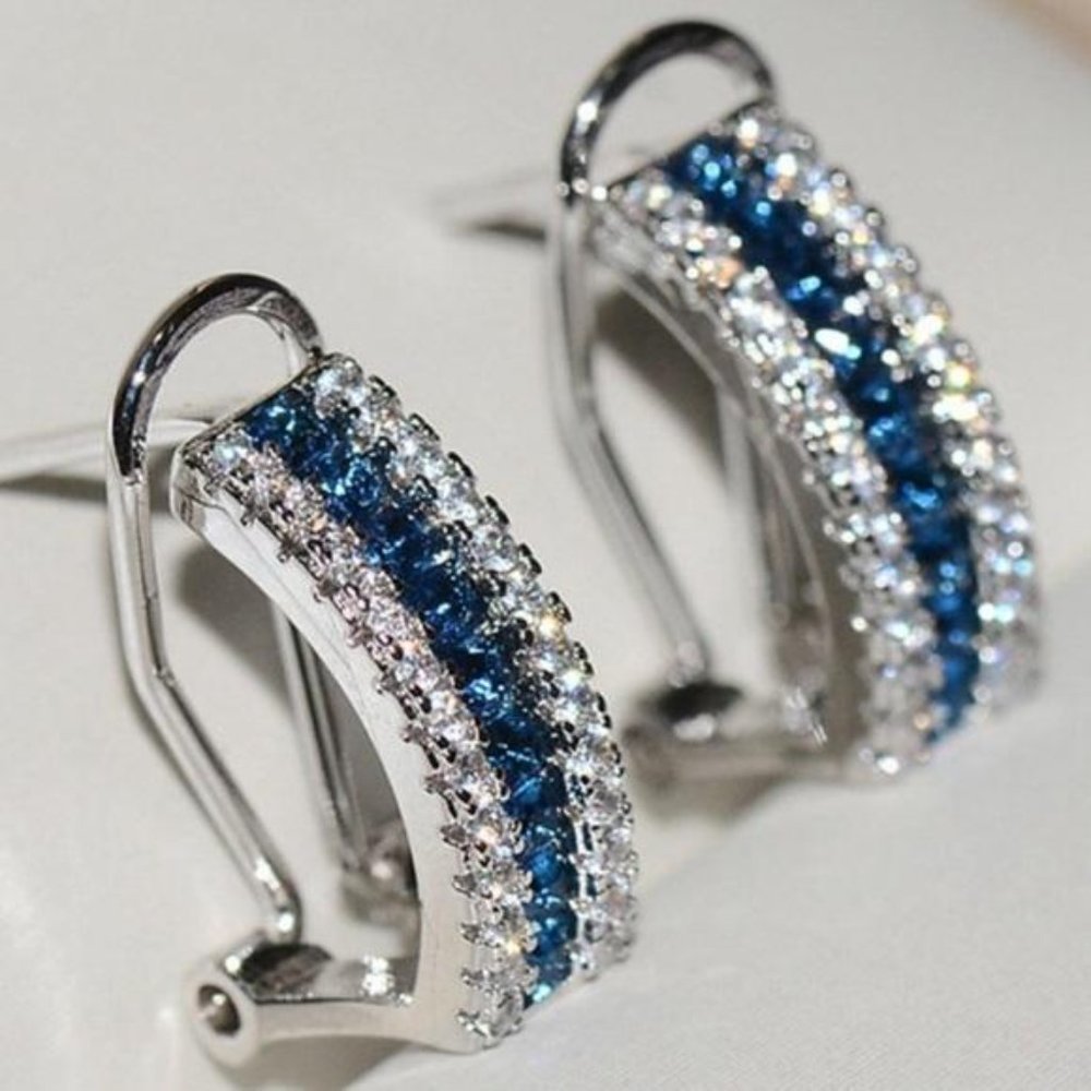 WHITE GOLD BLUE WHITE DIAMOND OMEGA STUD EARRINGS, NICE EARRINGS, CUTE EARRINGS. - Picture 1 of 3